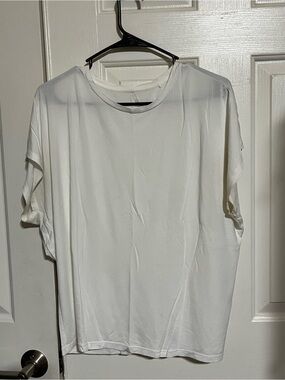 Women's White Short Sleeve Crew Neck Tee - Classic Everyday Top
16-04